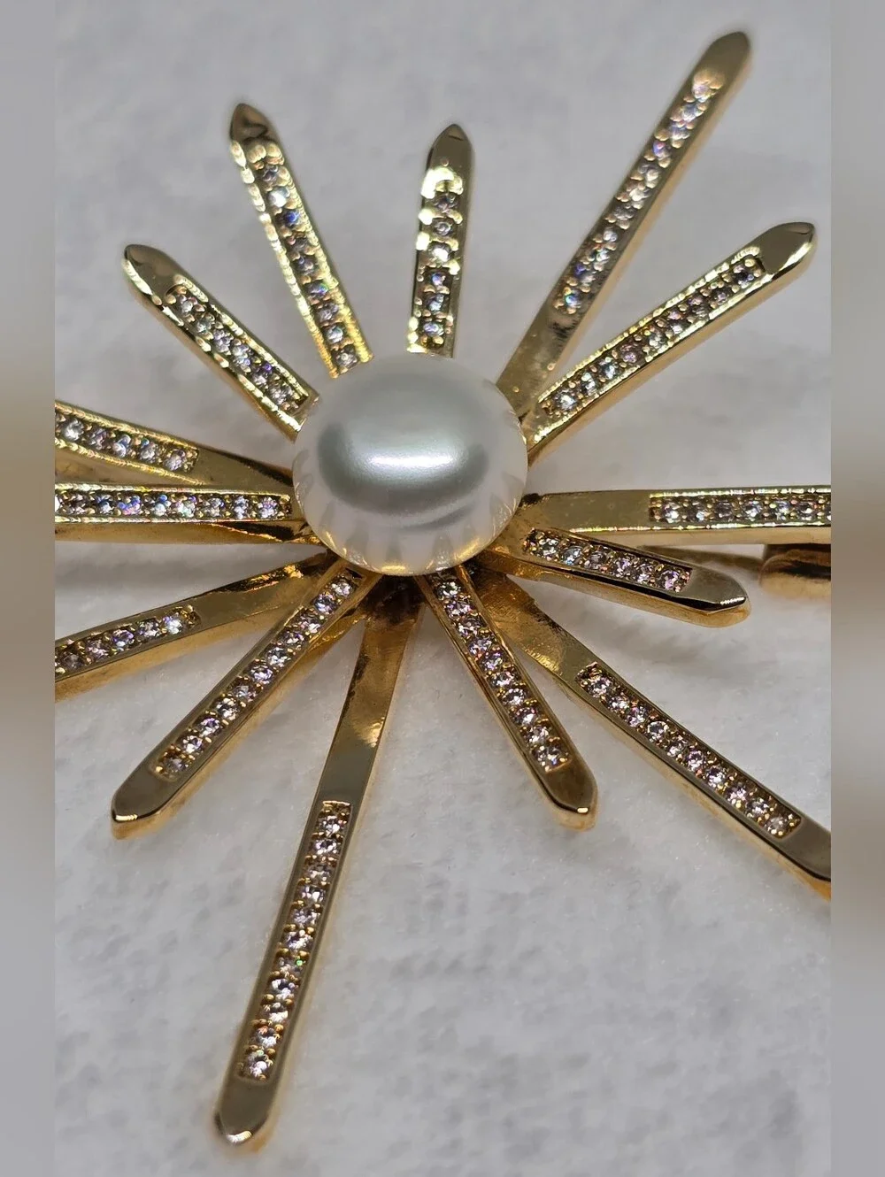Large Gold Tone Starburst Sunburst Faux Pearl Crystal Brooch Pin 2¼
